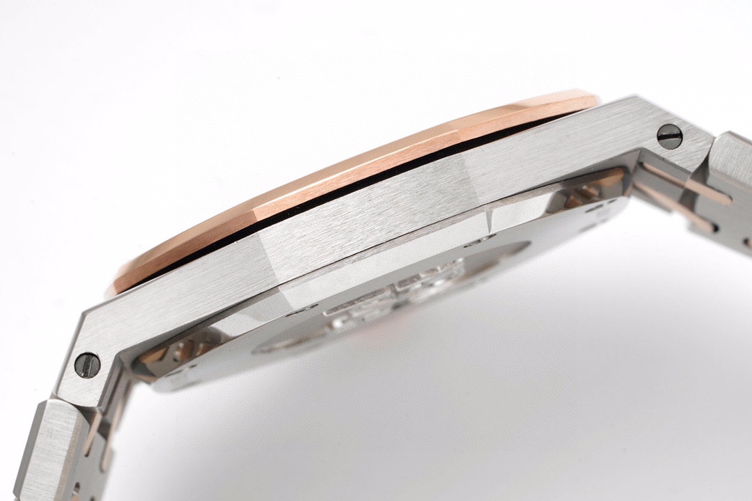 爱彼 AP 皇家橡树石英女款型号67651ST.ZZ.1261ST.01 直径33毫米