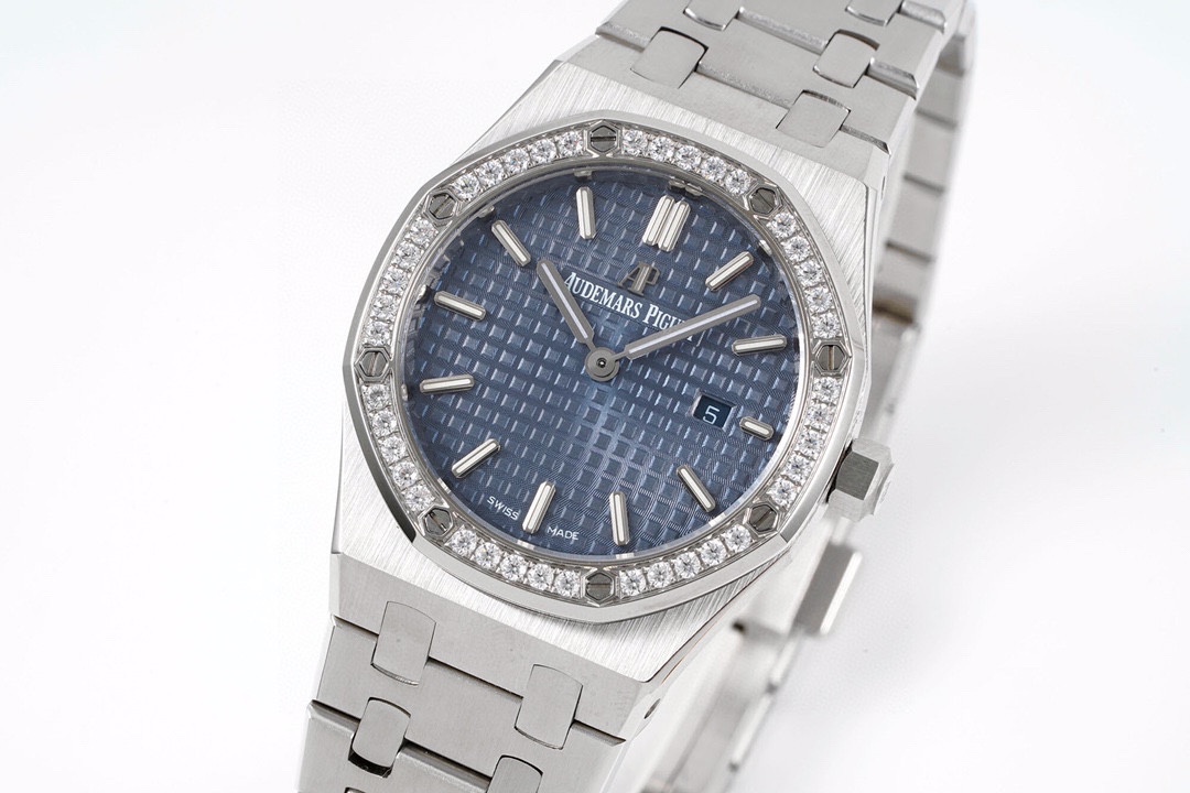 爱彼 AP 皇家橡树石英女款型号67651ST.ZZ.1261ST.01 直径33毫米