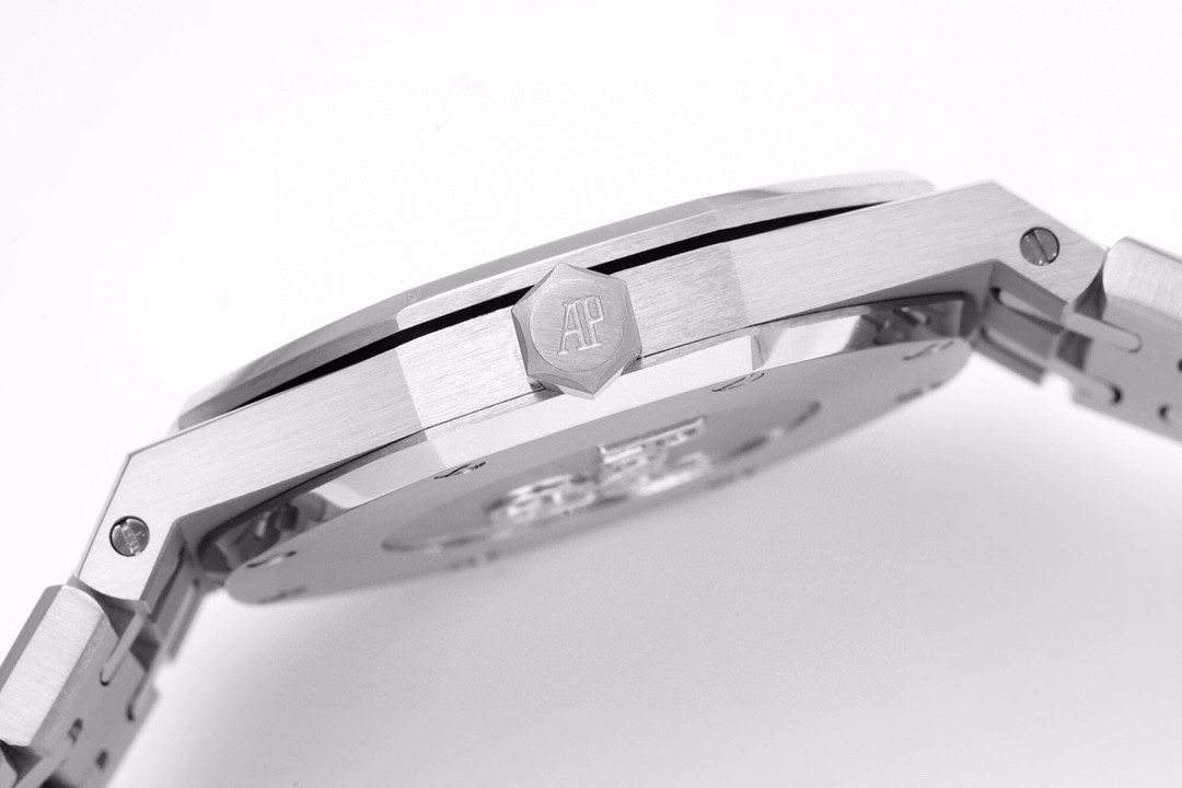 爱彼 AP 皇家橡树石英女款型号67651ST.ZZ.1261ST.01 直径33毫米