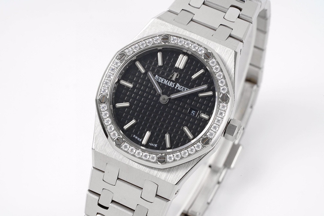 爱彼 AP 皇家橡树石英女款型号67651ST.ZZ.1261ST.01 直径33毫米