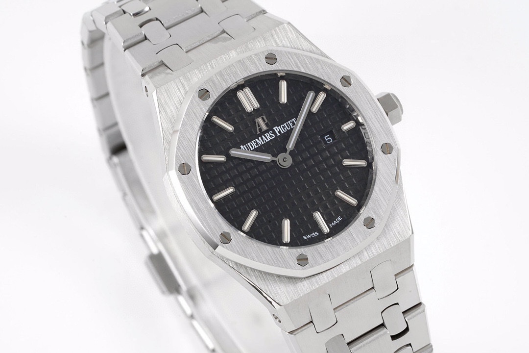 爱彼 AP 皇家橡树石英女款型号67651ST.ZZ.1261ST.01 直径33毫米