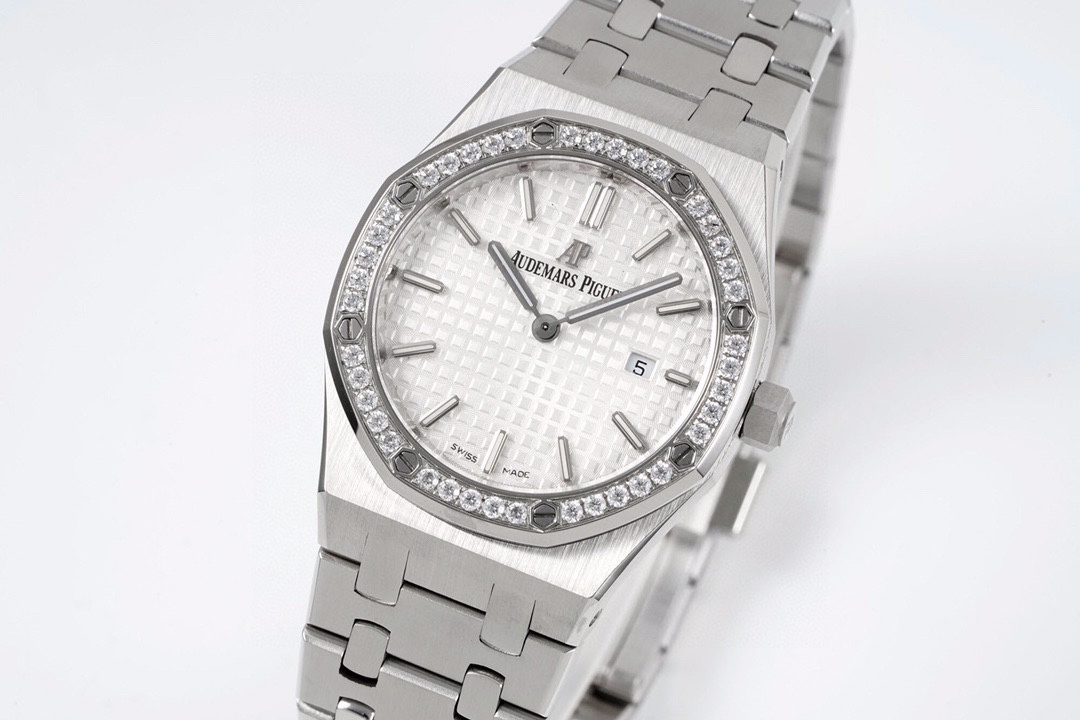 爱彼 AP 皇家橡树石英女款型号67651ST.ZZ.1261ST.01 直径33毫米