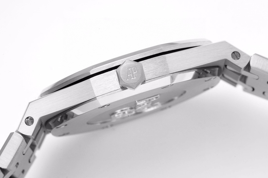 爱彼 AP 皇家橡树石英女款型号67651ST.ZZ.1261ST.01 直径33毫米