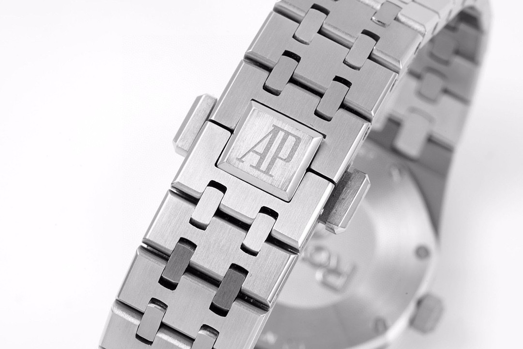 爱彼 AP 皇家橡树石英女款型号67651ST.ZZ.1261ST.01 直径33毫米