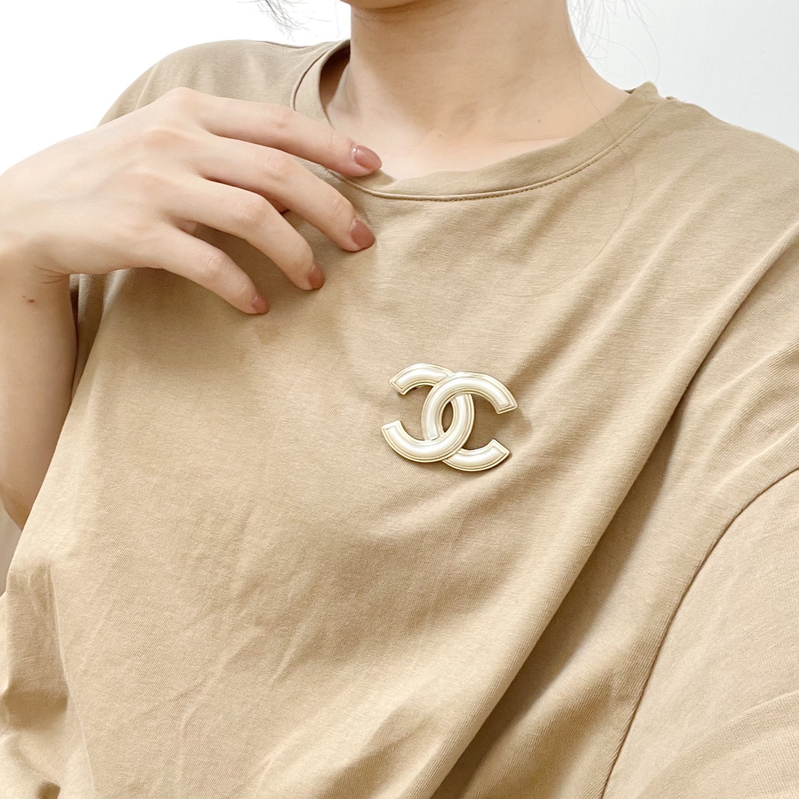 新款☑️CHANEL香奈儿双c亚克力胸针