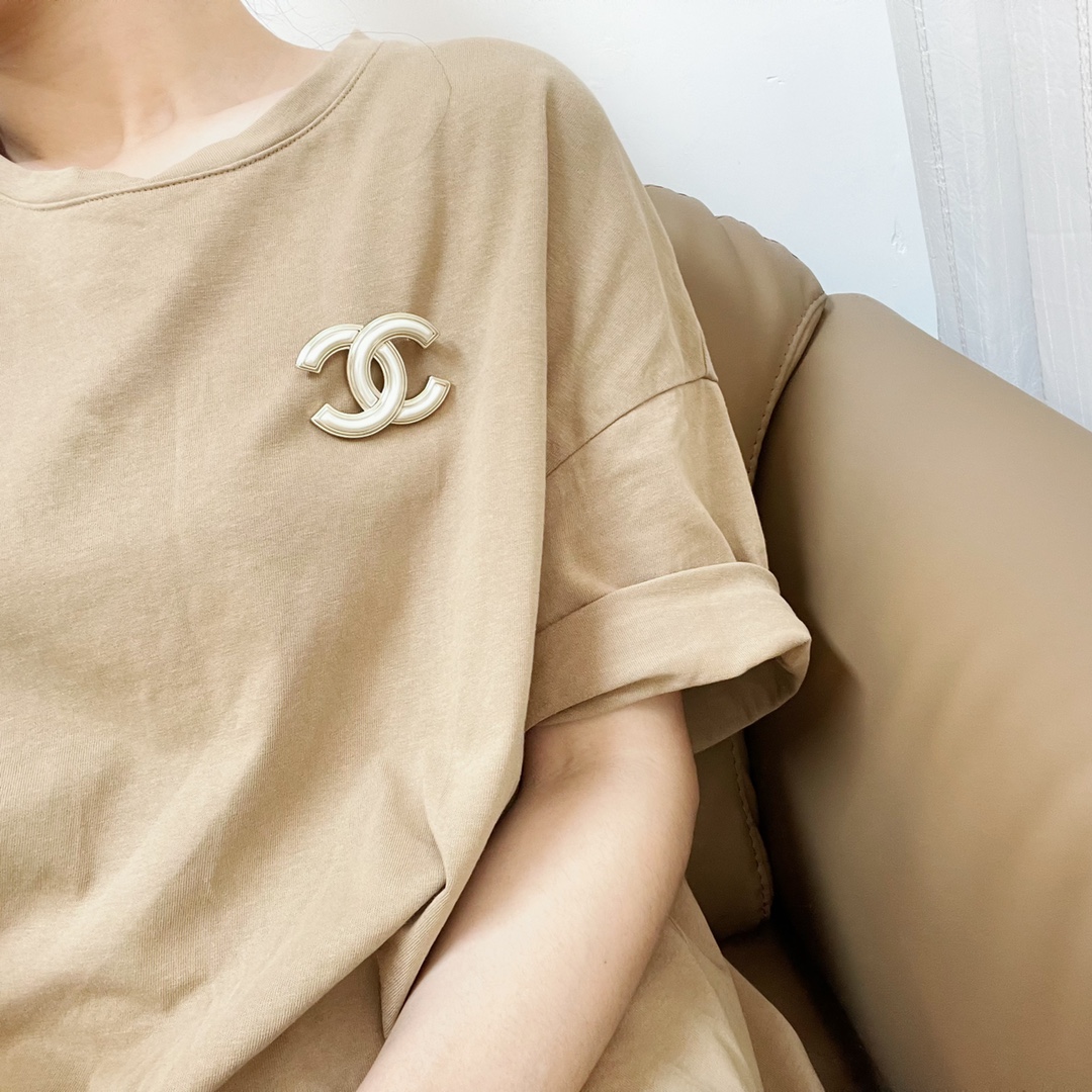 新款☑️CHANEL香奈儿双c亚克力胸针