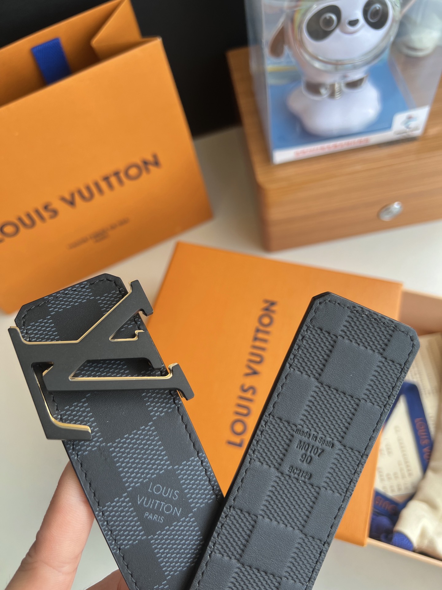 LV/路易威登   标志性LV Initiales标识男士40mm腰带