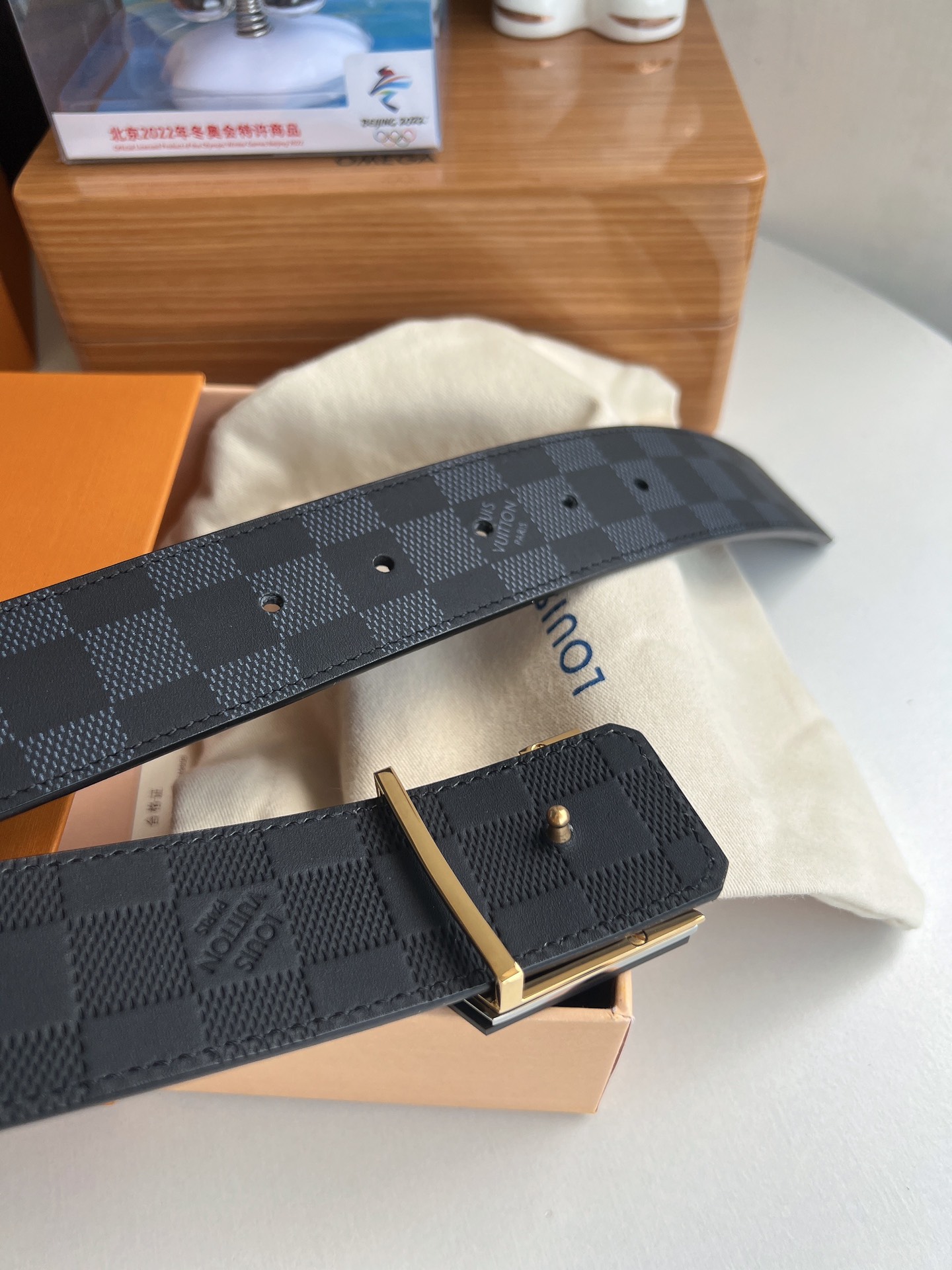 LV/路易威登   标志性LV Initiales标识男士40mm腰带