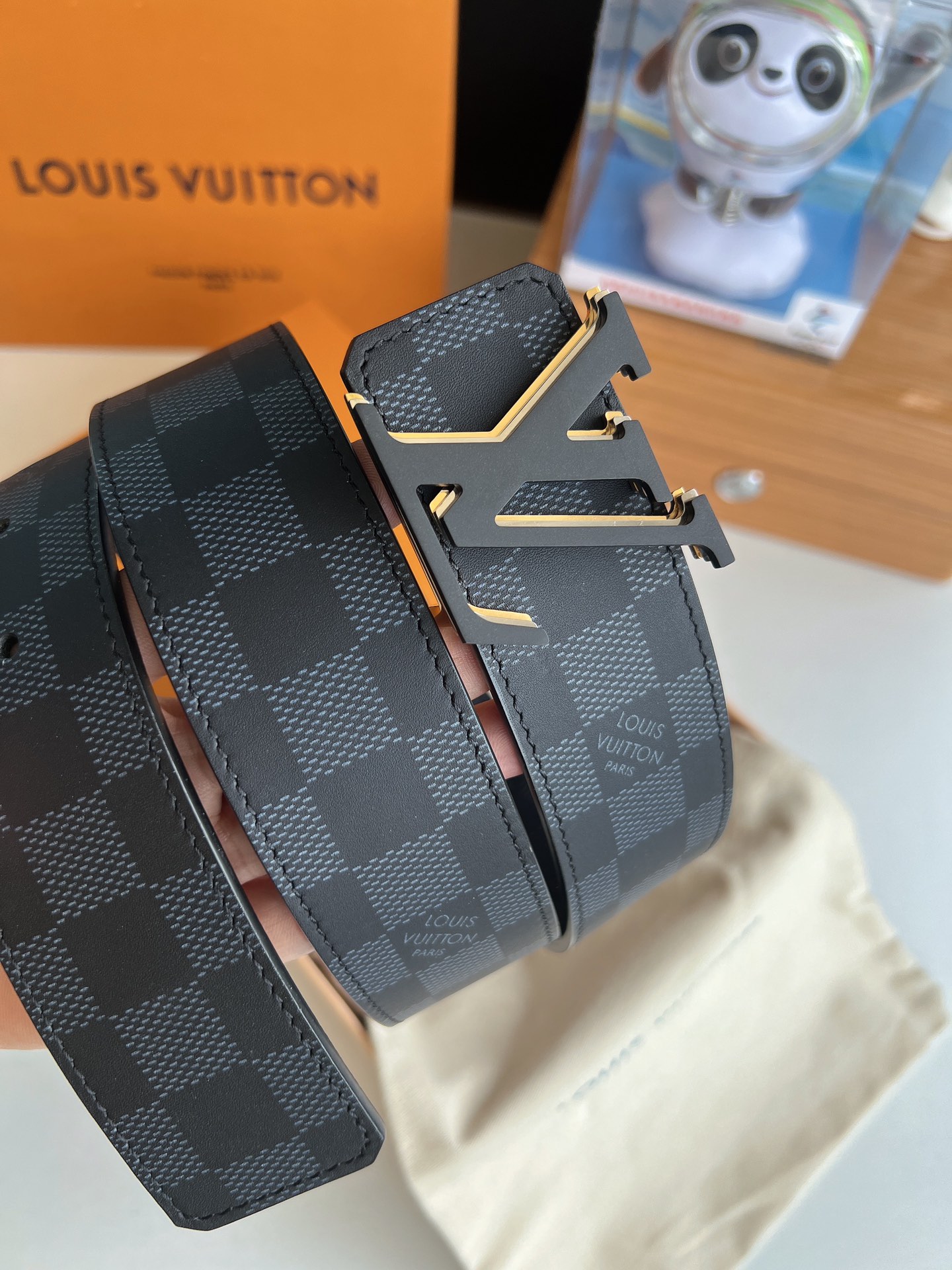 LV/路易威登   标志性LV Initiales标识男士40mm腰带