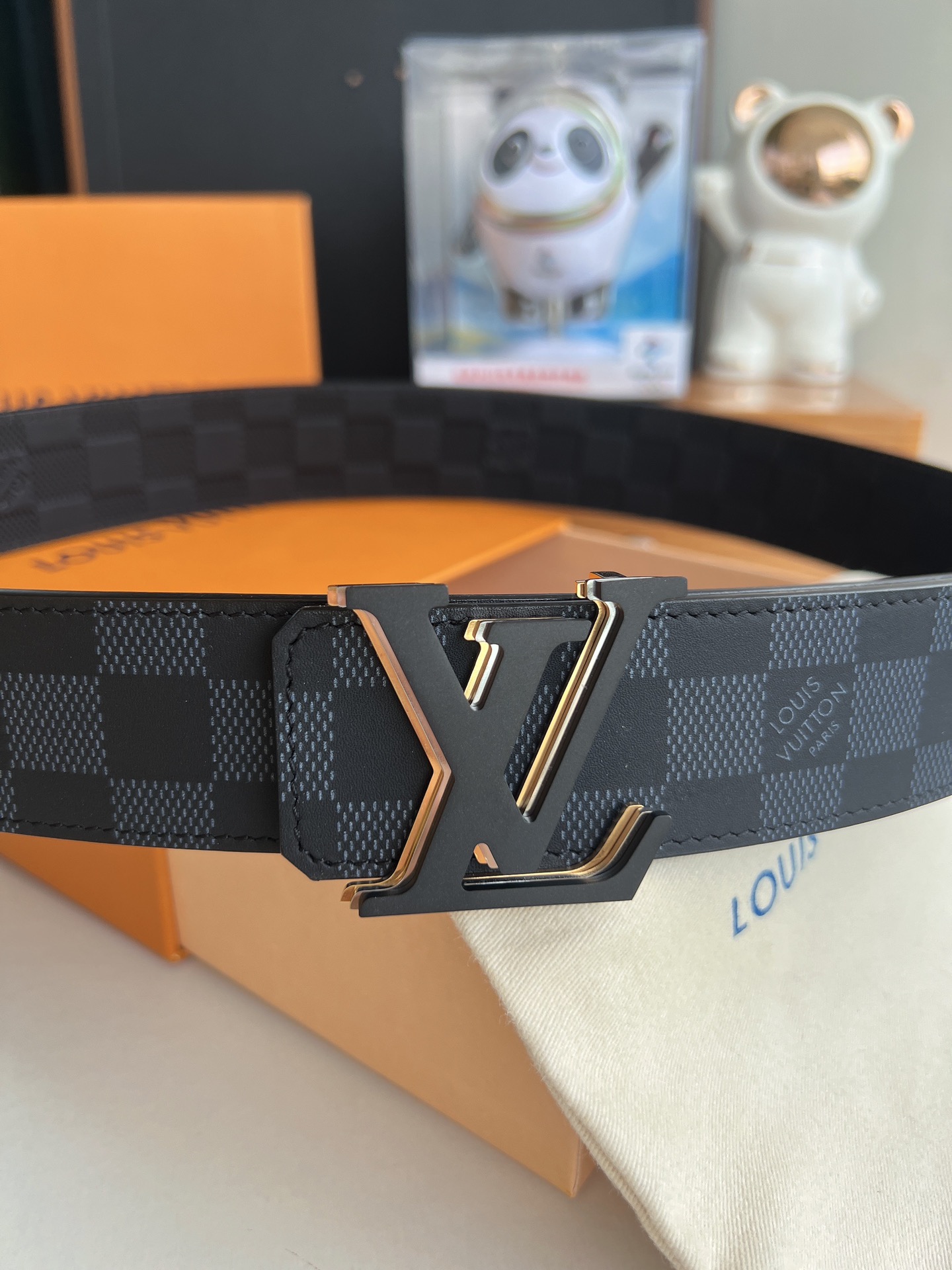 LV/路易威登   标志性LV Initiales标识男士40mm腰带
