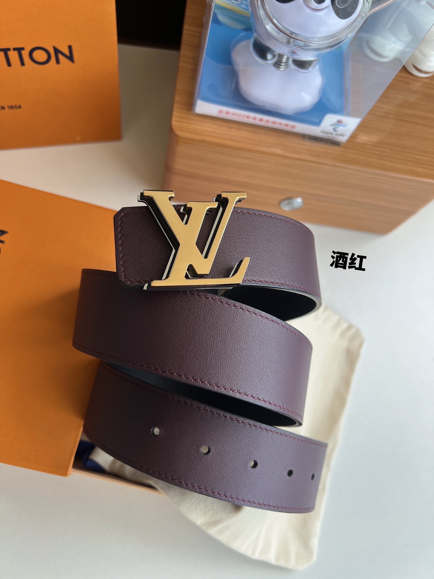 LV/路易威登   标志性LV Initiales标识男士40mm腰带