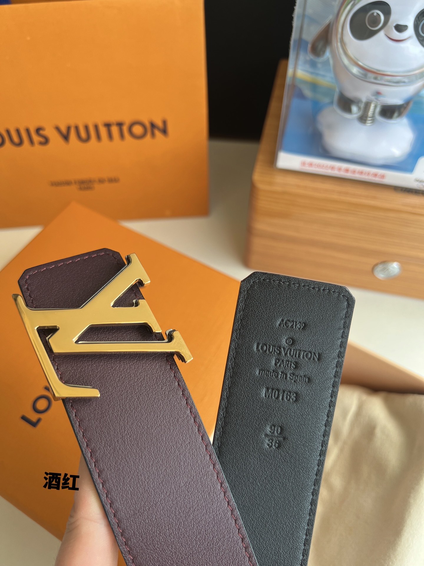 LV/路易威登   标志性LV Initiales标识男士40mm腰带
