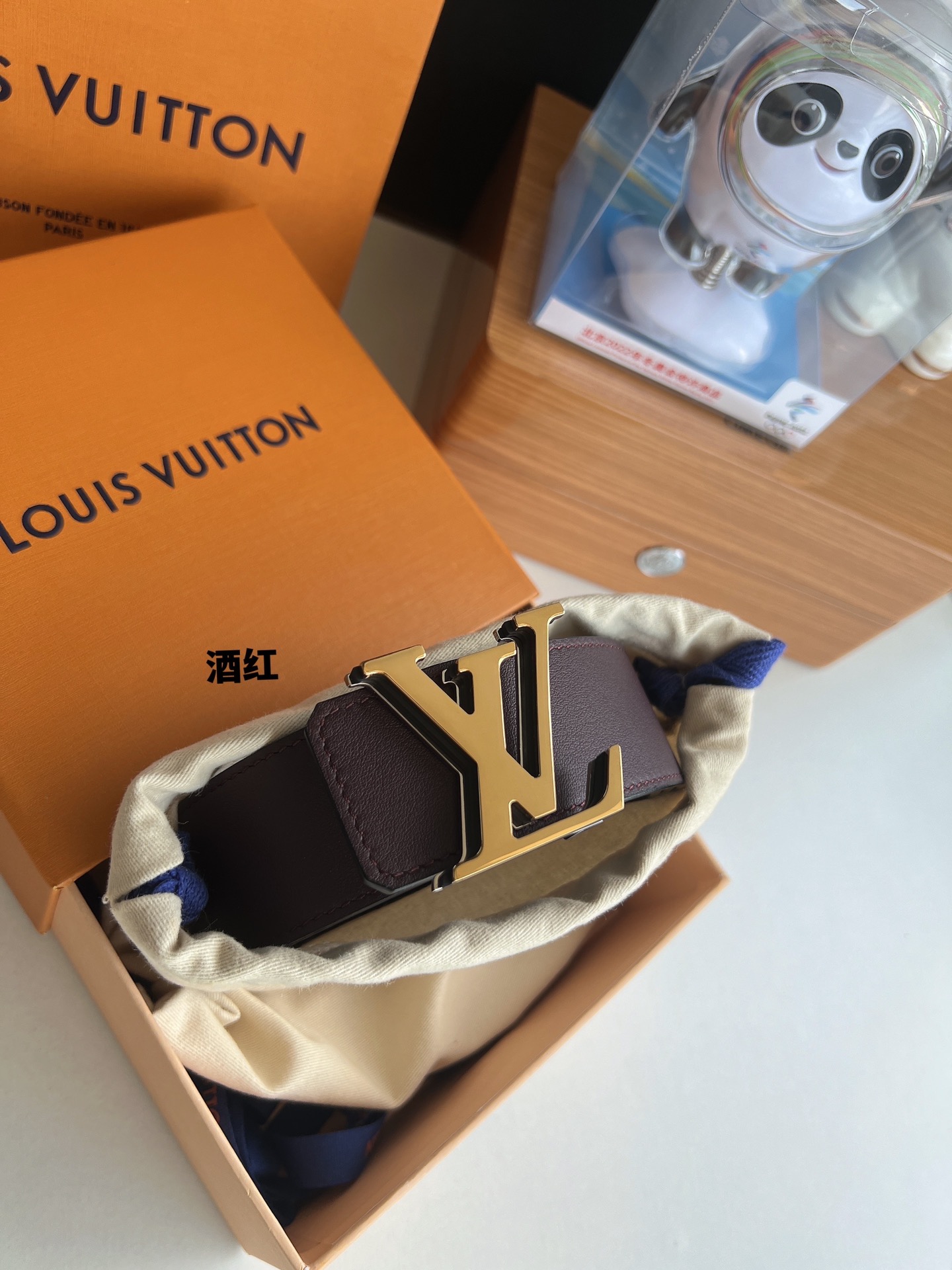 LV/路易威登   标志性LV Initiales标识男士40mm腰带