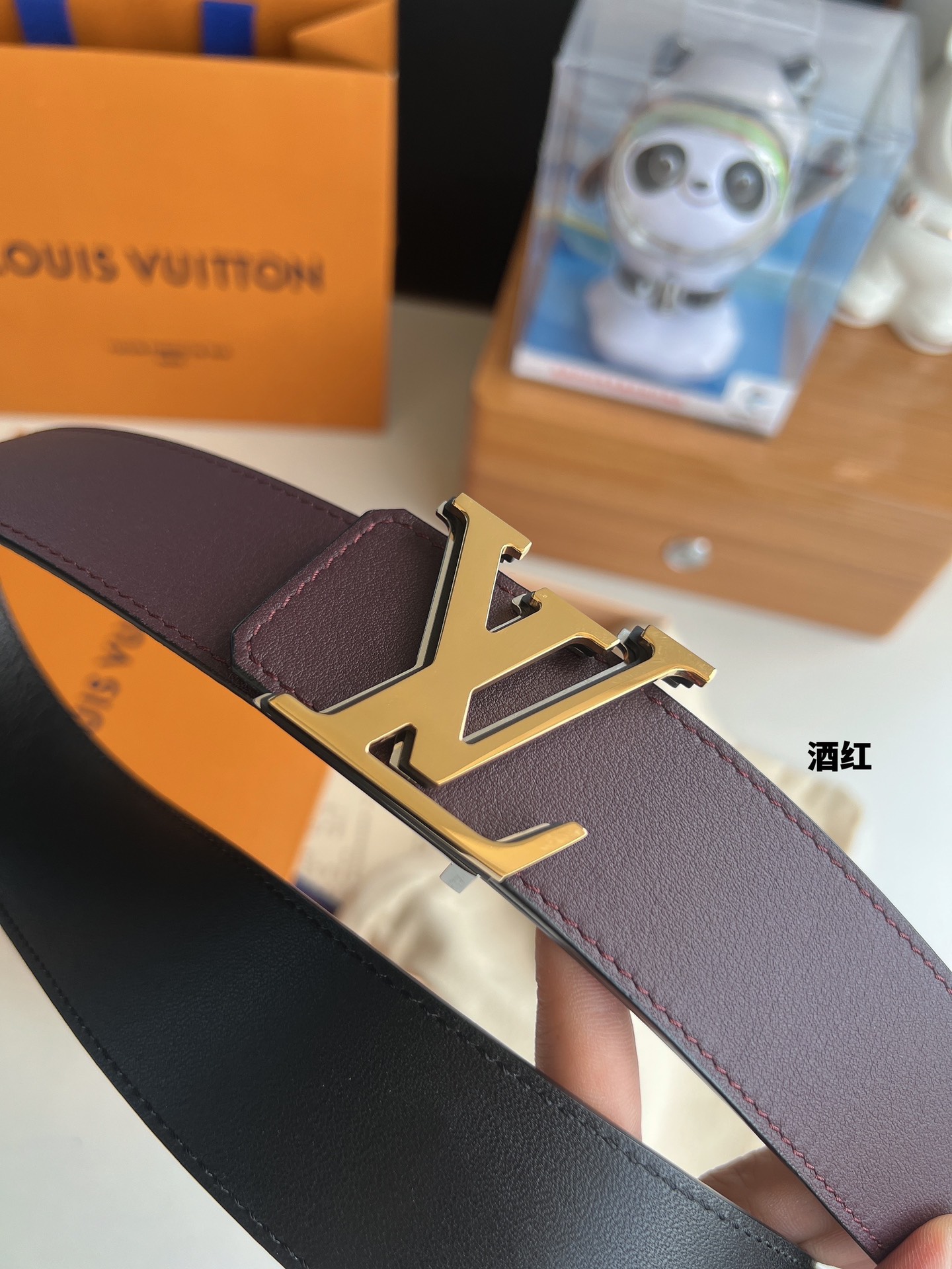 LV/路易威登   标志性LV Initiales标识男士40mm腰带