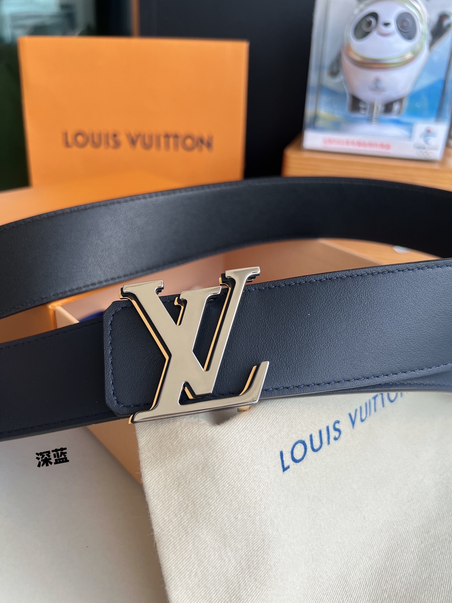 LV/路易威登   标志性LV Initiales标识男士40mm腰带