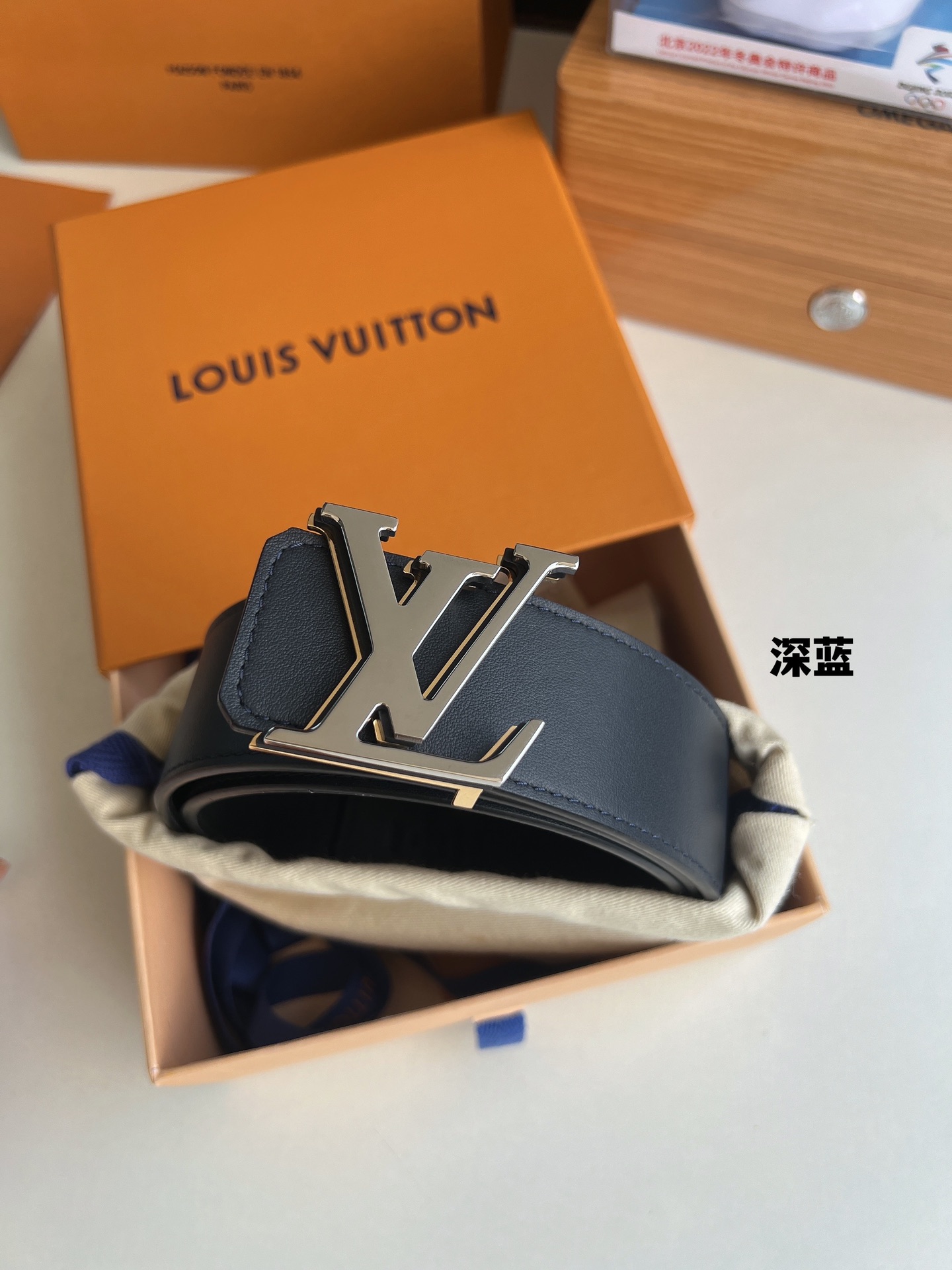 LV/路易威登   标志性LV Initiales标识男士40mm腰带