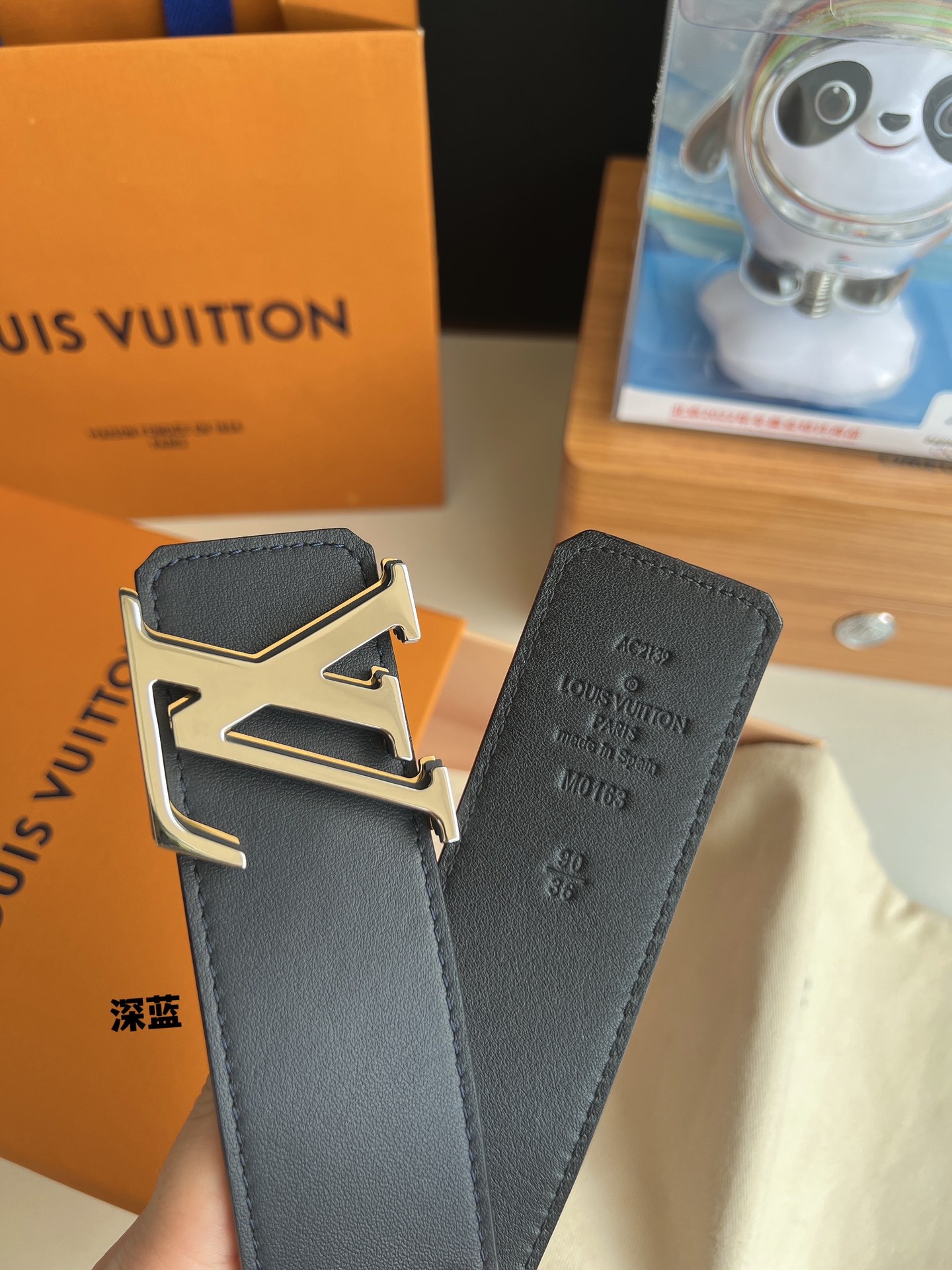 LV/路易威登   标志性LV Initiales标识男士40mm腰带