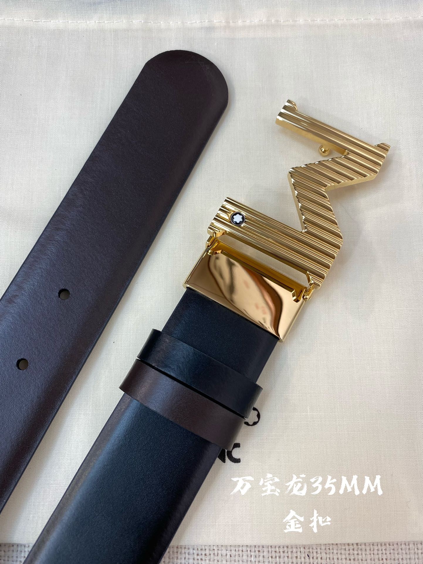 I0 Montblanc   万宝龙  宽3.5cm 采用头层牛皮 精品针式扣头 自由裁剪商务休闲皮带