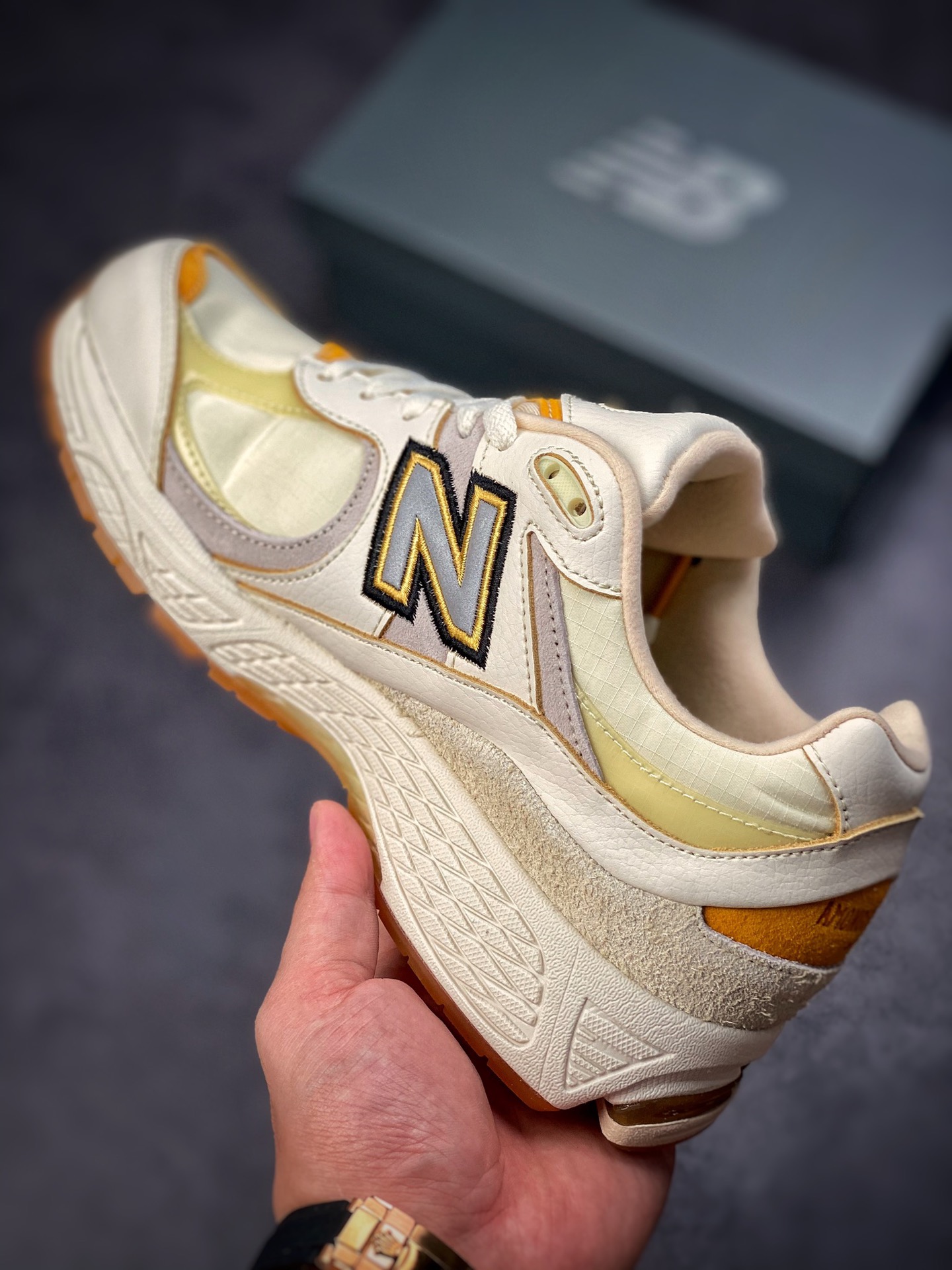 200 New Balance 2002R"Conversations Amon gst Us" 复古休闲跑步鞋 M2002RJ1