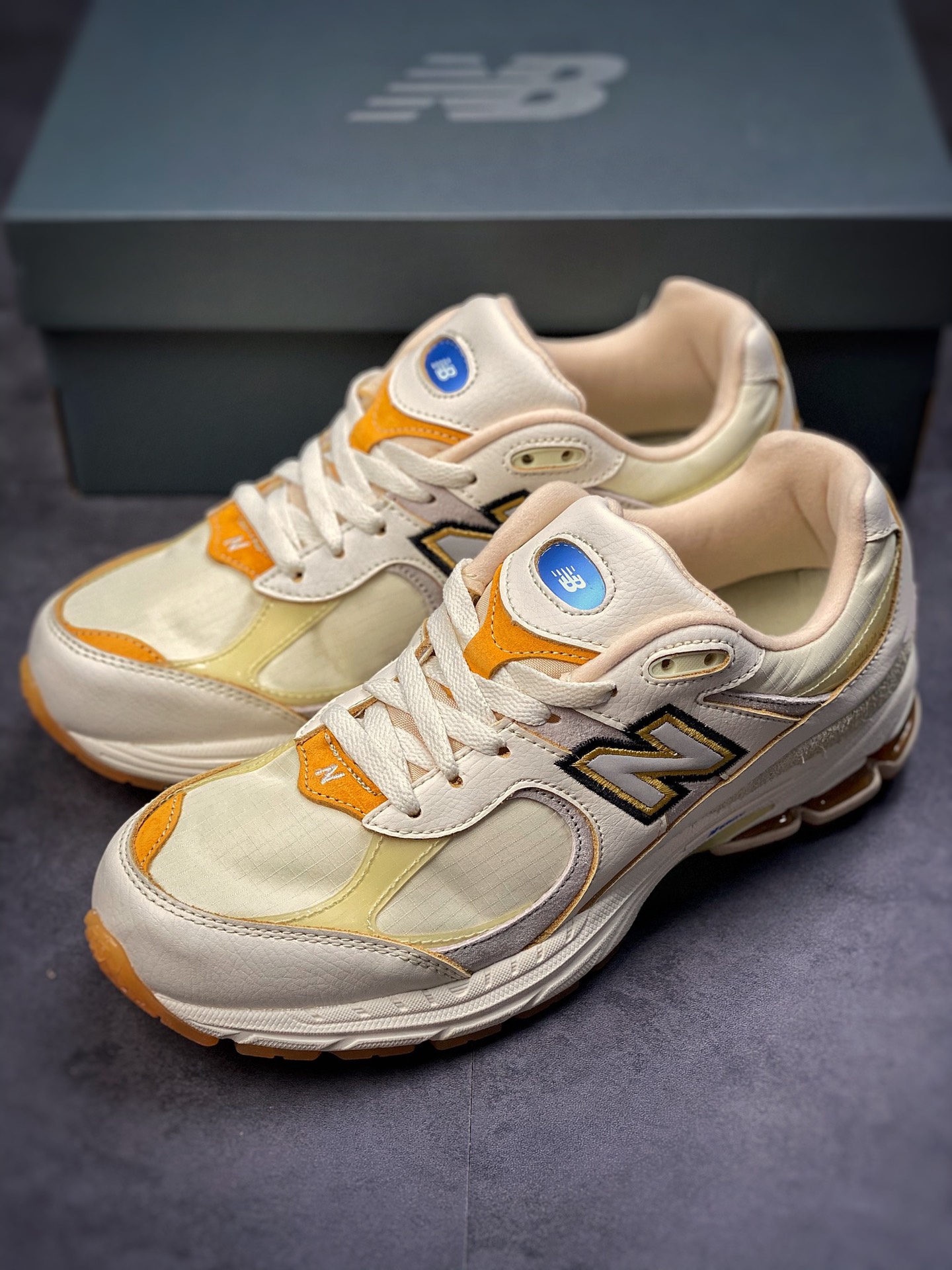 200 New Balance 2002R"Conversations Amon gst Us" 复古休闲跑步鞋 M2002RJ1