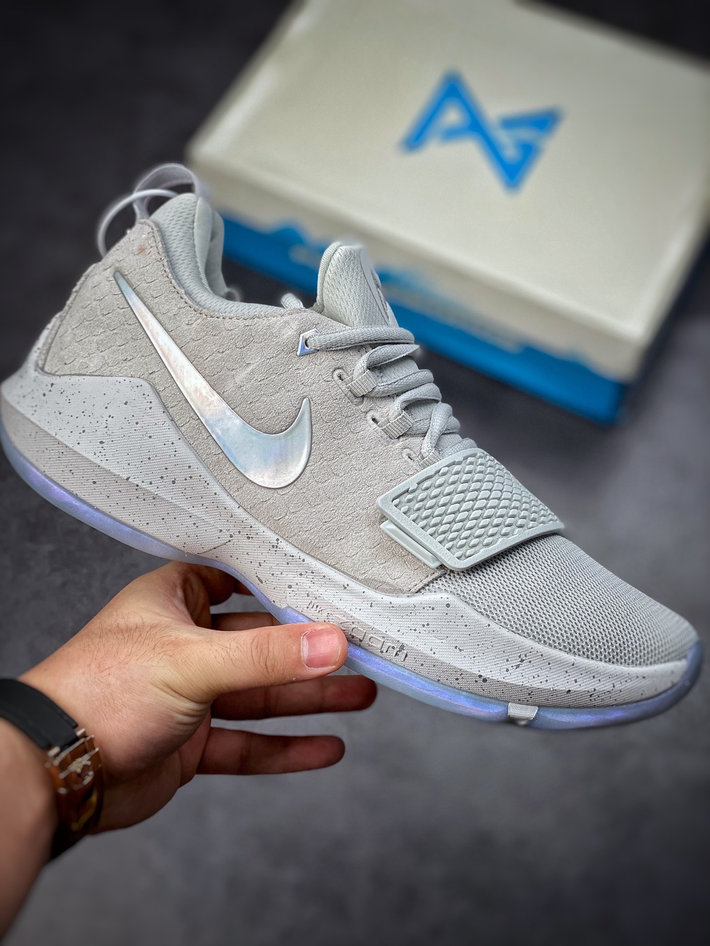 320 Nike PG 1 EP 泡椒战靴 篮球鞋兼顾出众的回弹缓震性能和稳定性728223-002