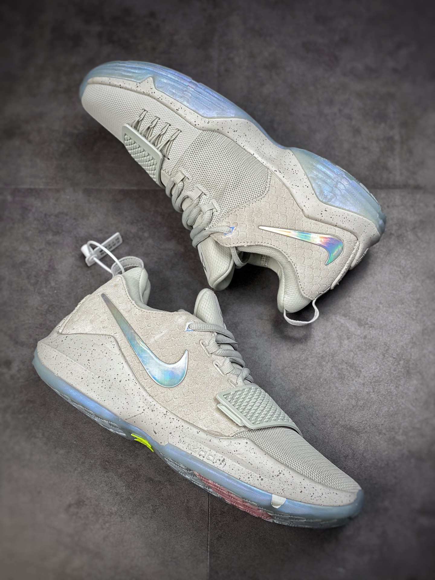 320 Nike PG 1 EP 泡椒战靴 篮球鞋兼顾出众的回弹缓震性能和稳定性728223-002