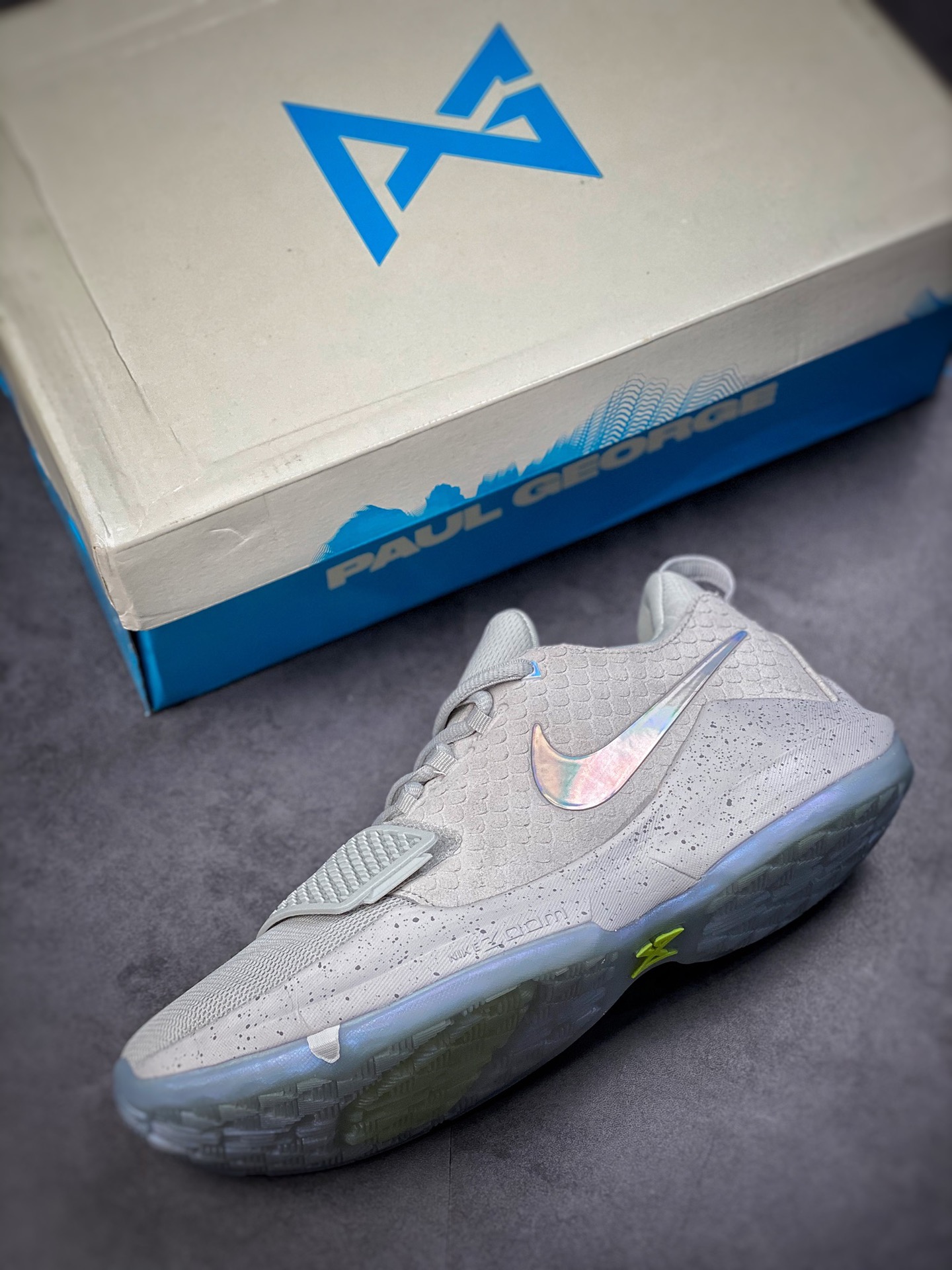 320 Nike PG 1 EP 泡椒战靴 篮球鞋兼顾出众的回弹缓震性能和稳定性728223-002