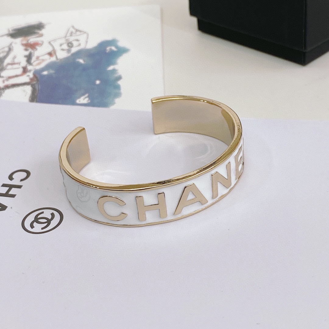 小香 Chanel 字母珐琅手镯 8