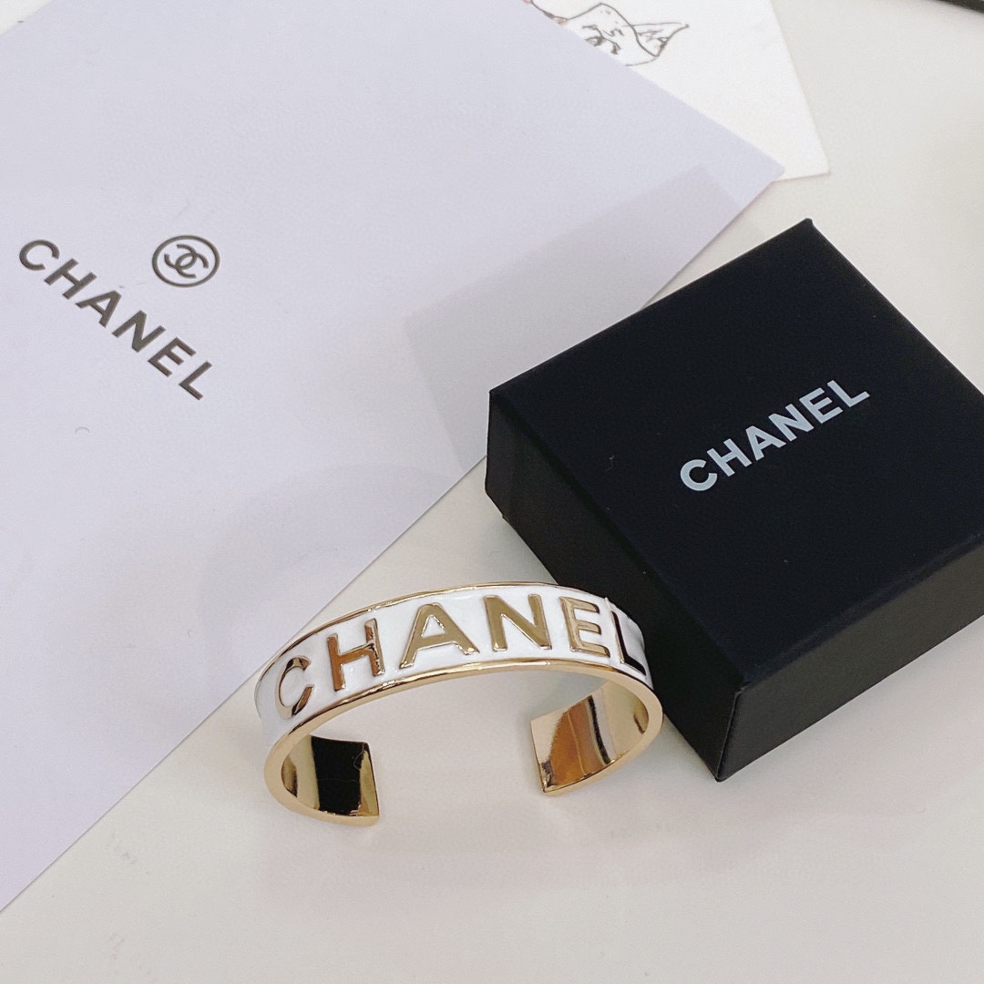 小香 Chanel 字母珐琅手镯 9