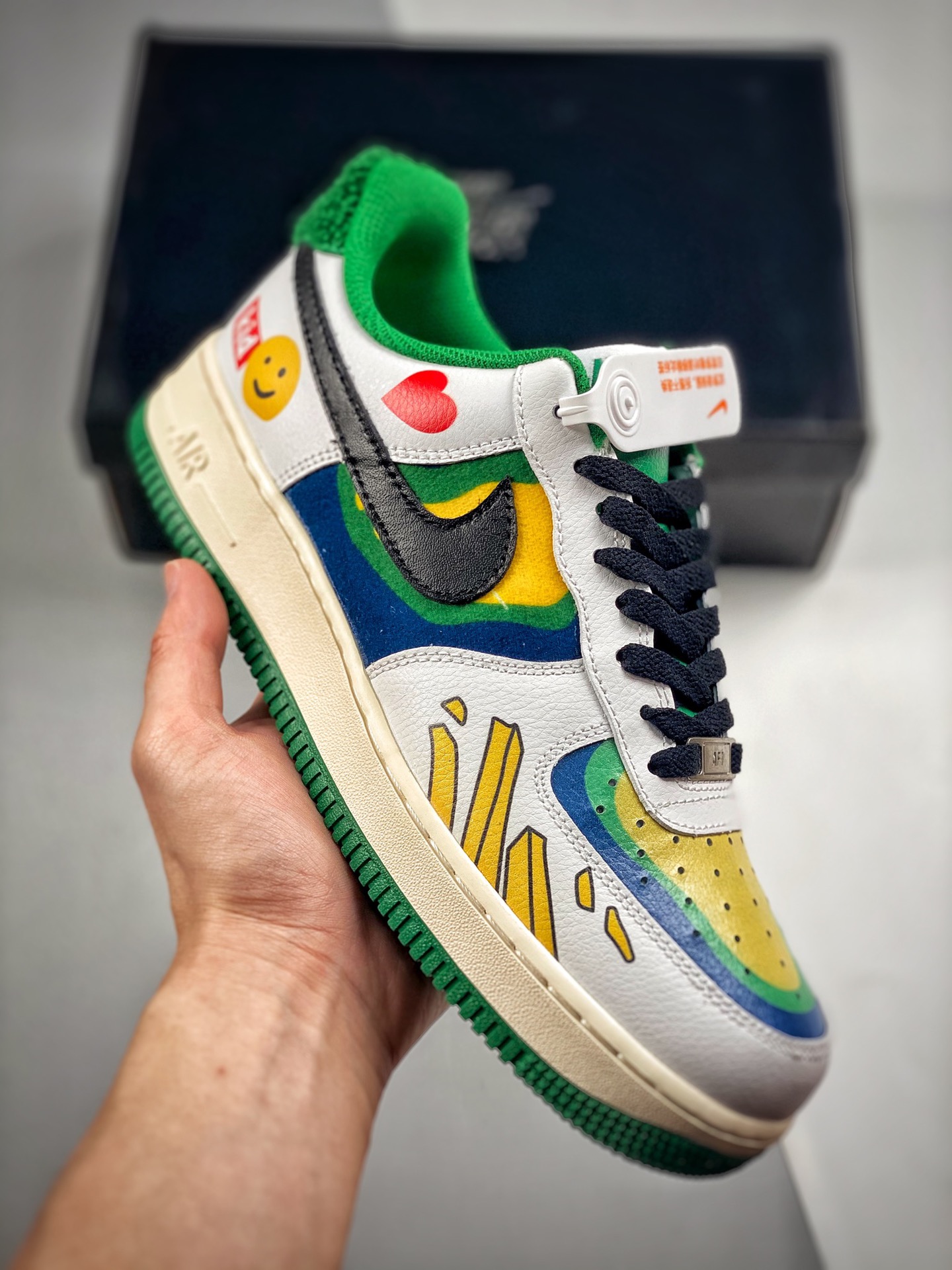 -3 NIke Air Force 1 '07 帆白绿 热成像 薯条 涂鸦 原楦头原纸板 打造纯正空军版型 专注外贸渠道 全掌内置蜂窝气垫 #原盒配件 原厂中底钢印、拉帮完美 货号：DO5220-131 Size：36 36.5 37.5…