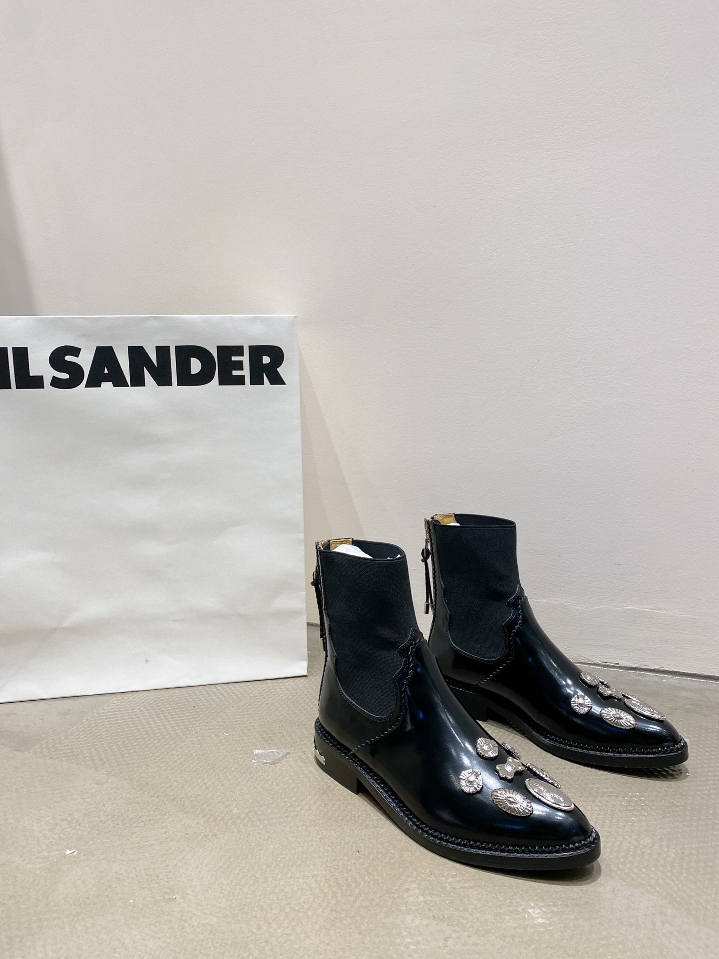 2022/fw Toga Pulla Metal Sculpting Fairy Chelsea Boots with Retro-Metal Hardware - 图片 2