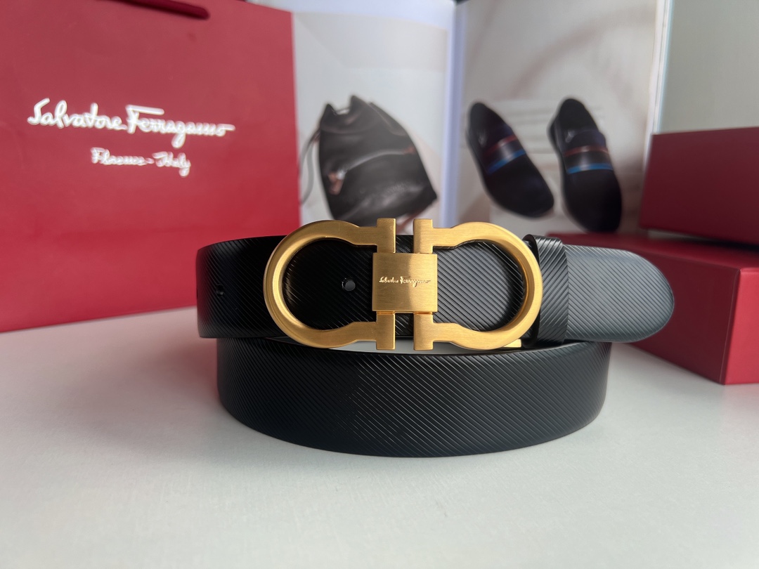 Ferragamo菲拉格慕    头层牛皮压纹图案Gancini金属扣男士3.5cm腰带