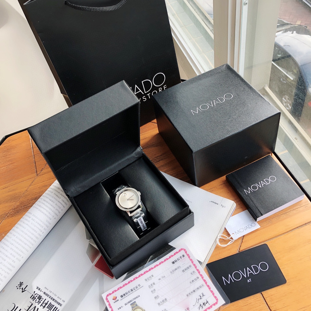 Часы Movado
