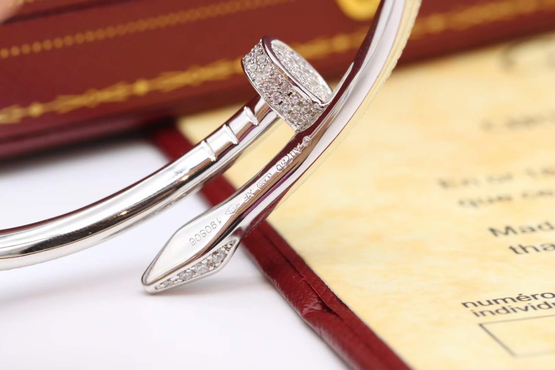 Cartier 卡地亚/Cartier Juste un Clou 满钉钻子手镯
