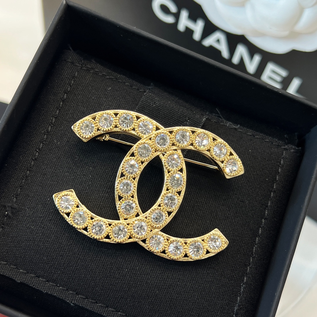 新款☑️CHANEL香奈儿双c 金色满钻胸针