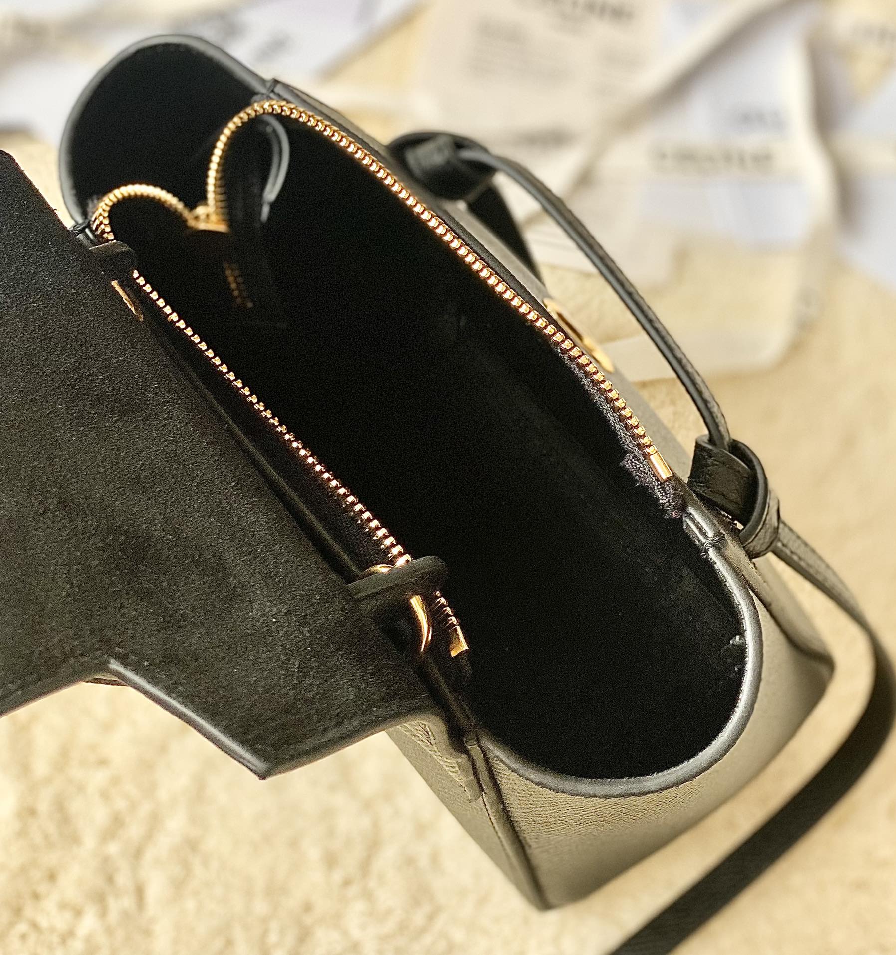 CELINE赛琳Belt 掌纹系列鲶鱼包194263