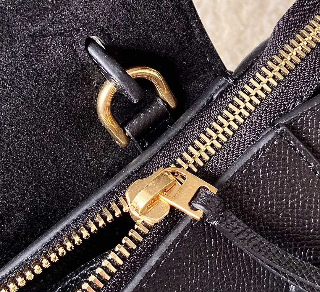 CELINE赛琳Belt 掌纹系列鲶鱼包194263