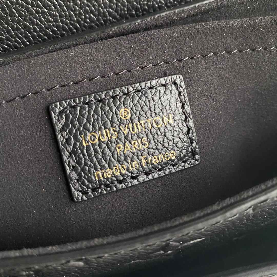顶级原单VAVINMINI手袋M44550黑色由光滑与压纹MonogramEmpreinte牛皮混合裁制