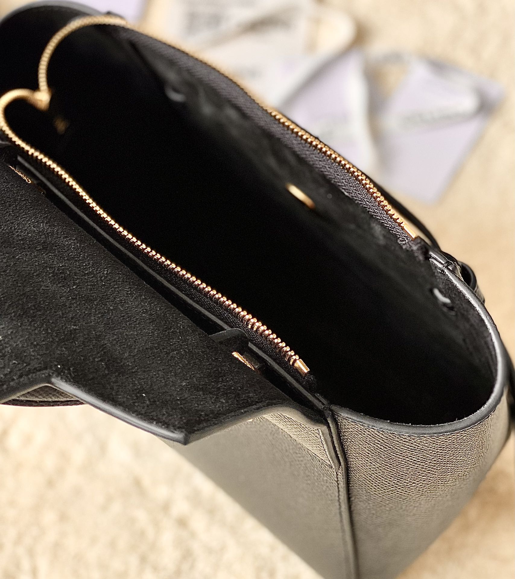 CELINE赛琳Belt 掌纹系列鲶鱼包189003