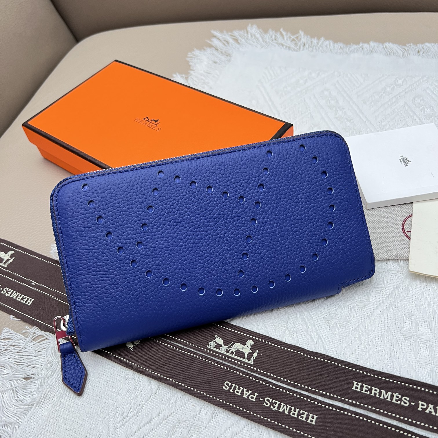 Hermès Constance Cartera con Cremallera de Cuero Texturizado Azul