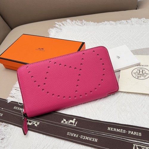Hermes Constance Wallet in Pink Leather with Silver Hardware, 19 x 11 cm 1 Hermes Constance Wallet in Pink Leather with Silver Hardware, 19 x 11 cm