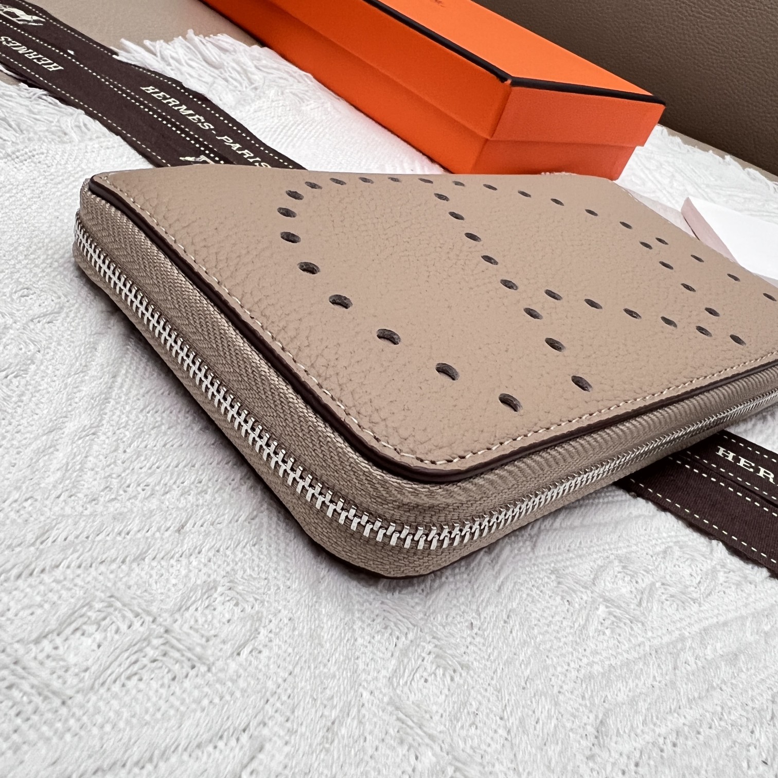 Hermes Constance Leather Zip Around Wallet, 19*11*2cm - Elegant & Functional 5 a1656575692971 4325