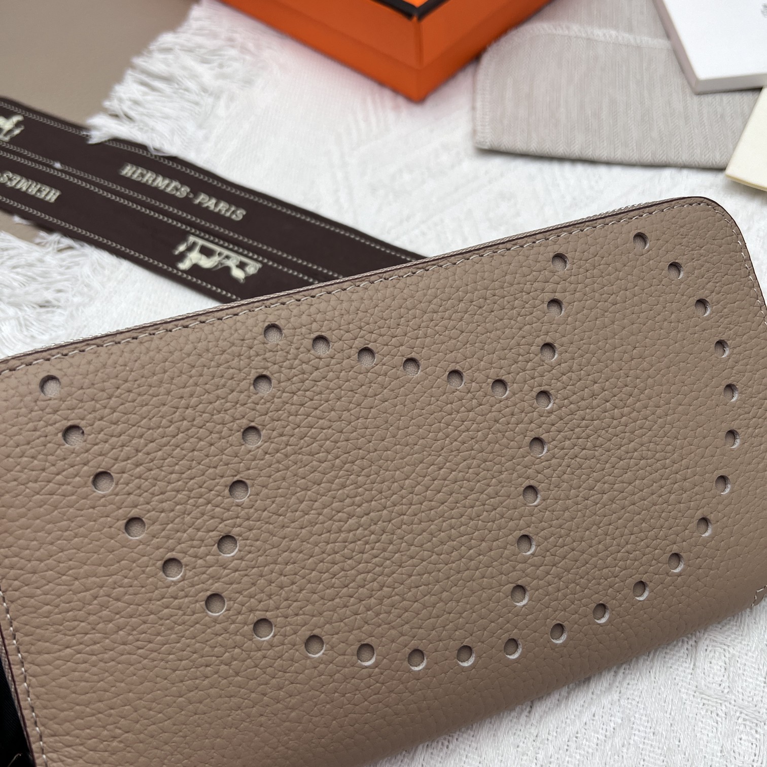 Hermes Constance Leather Zip Around Wallet, 19*11*2cm - Elegant & Functional 6 a1656575693537 8160