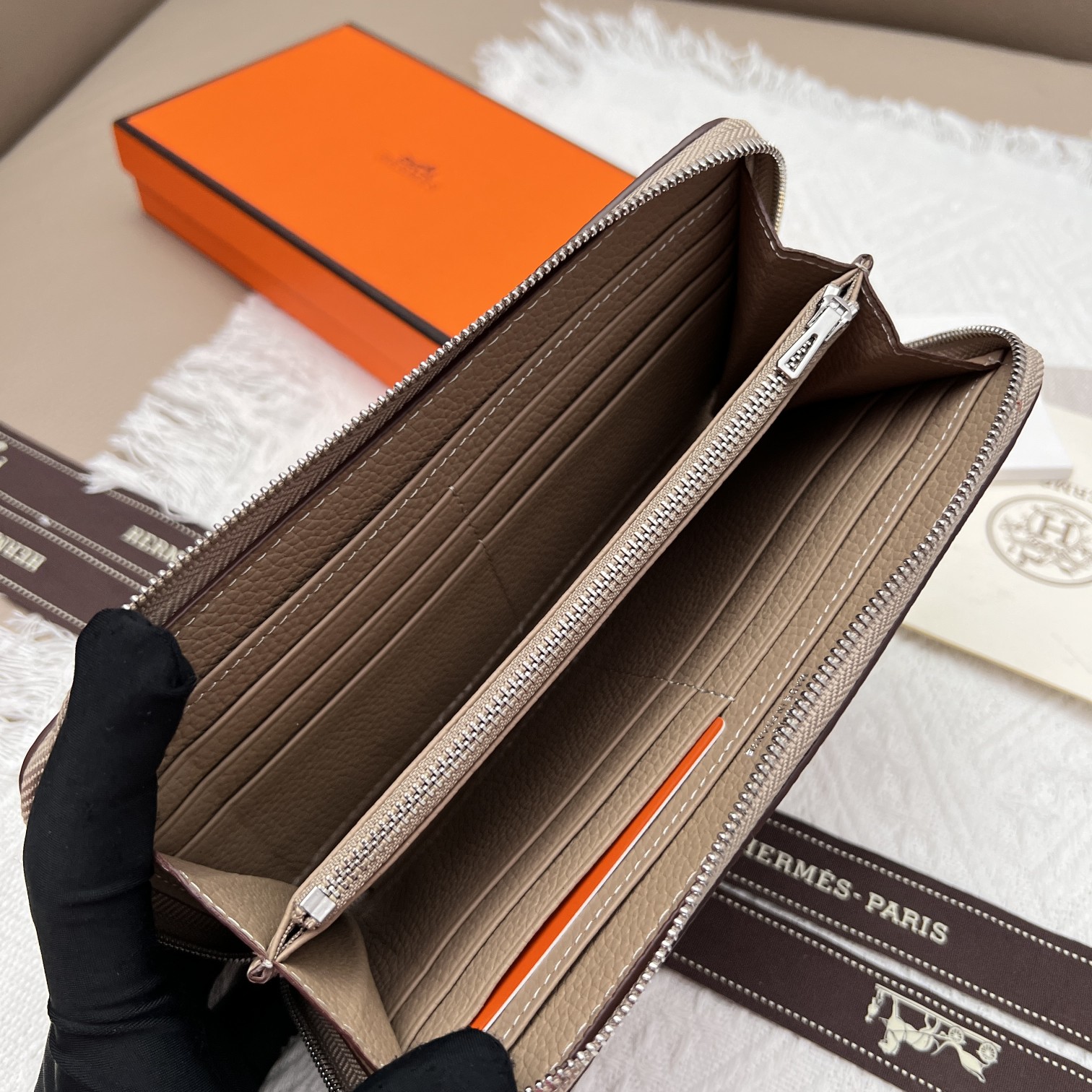 Hermes Constance Leather Zip Around Wallet, 19*11*2cm - Elegant & Functional 8 a1656575694203 4661