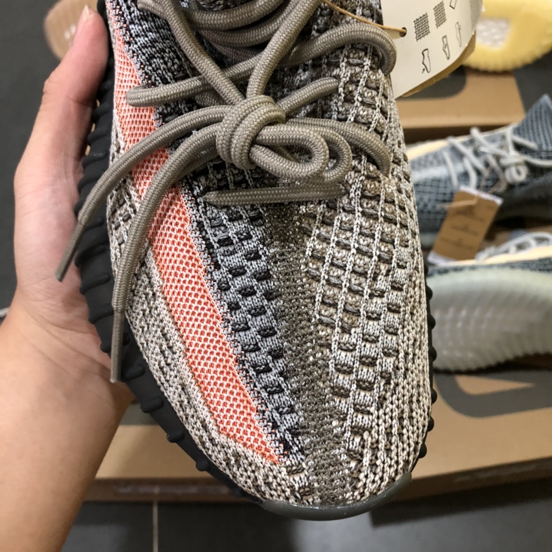 yeezy 350v2 Volcanic Ash