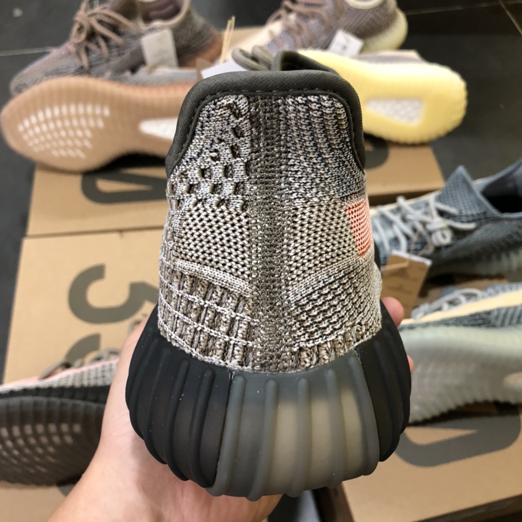 yeezy 350v2 Volcanic Ash