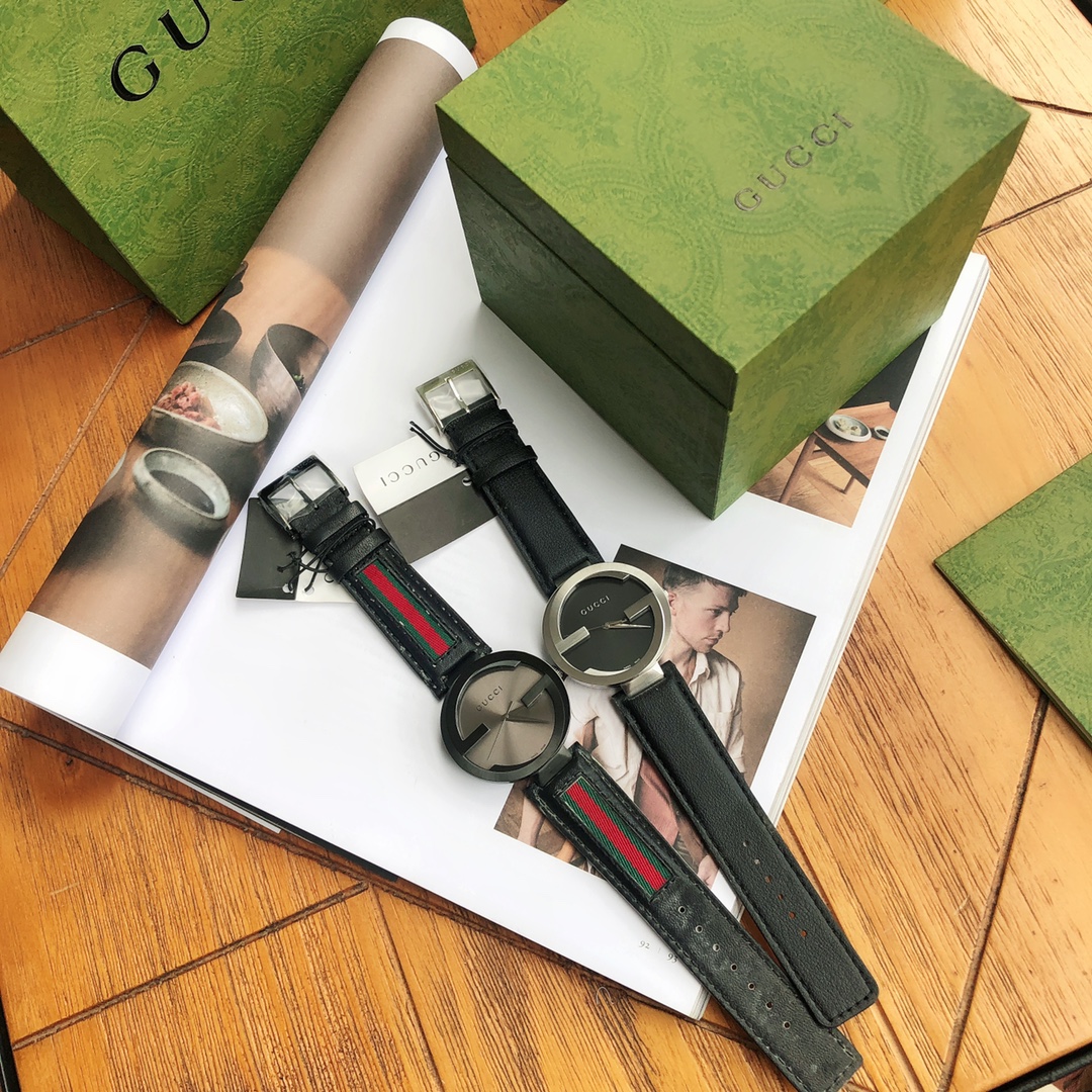 NO:388302,Pick: Original box: 30 Gucci hit Quan Zhixian!  Gucci calf leather double G is here again, the original Swiss movement, the bottom cover code is the same as the tag code!  42mm watch diameter, scratch-resistant sapphire glass mirror, many low versions on the market are made of ordinary glass, 30 meters of daily waterproofing. It comes with the latest full set of packaging for the counter!  ,gucci,gucci,cowhide19860909批: 原盒:30 古驰 爆款全智贤同款！Gucci小牛皮款双G再次到货,原装瑞士机芯,底盖编码和吊牌编码一致！42毫米表径,防刮花蓝宝石玻璃镜面,市面上有很多low的版本都是用的普通玻璃,三十米生活防水.配专柜最新全套包装！,,gucci,gucci,cowhide,Watch