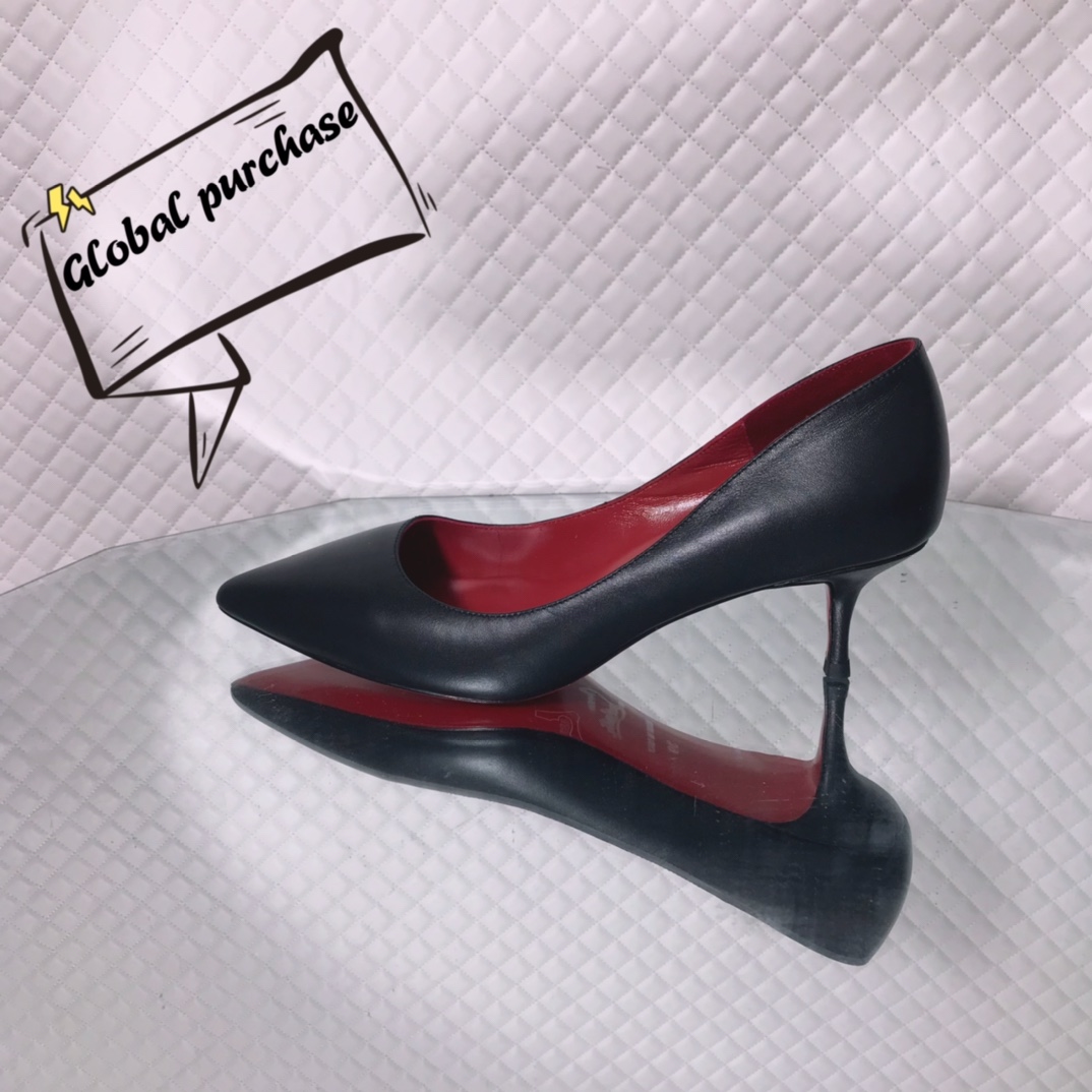 NO:336773,High-end custom classic series!  H: 5.5Cm size 34-42. Genuine leather sole. 212-001 black cowhide/red sheepskin, official website synchronization Standard European code Reference: 212-001 Color: black/red Material: patent leather Lining: goat leather Heel height: 5.5Cm Sole:leather sole Size: EU 34-42 (US 4-11):,,christian louboutin,cowhide,sheepskin,Leather soles19860909高端订制 精典款系列！ H:5.5Cm尺码34-42码.真皮大底.212－001黑牛皮/红羊皮里,官网同步 标准欧码 Reference:212-001 Color:black/red Material:patent leather Lining:goat leather Heel heigh:5.5Cm Sole:leather sole Size:EU 34－42（US 4一11) :,,christian louboutin,cowhide,sheepskin,Leather soles,Women's Shoes
