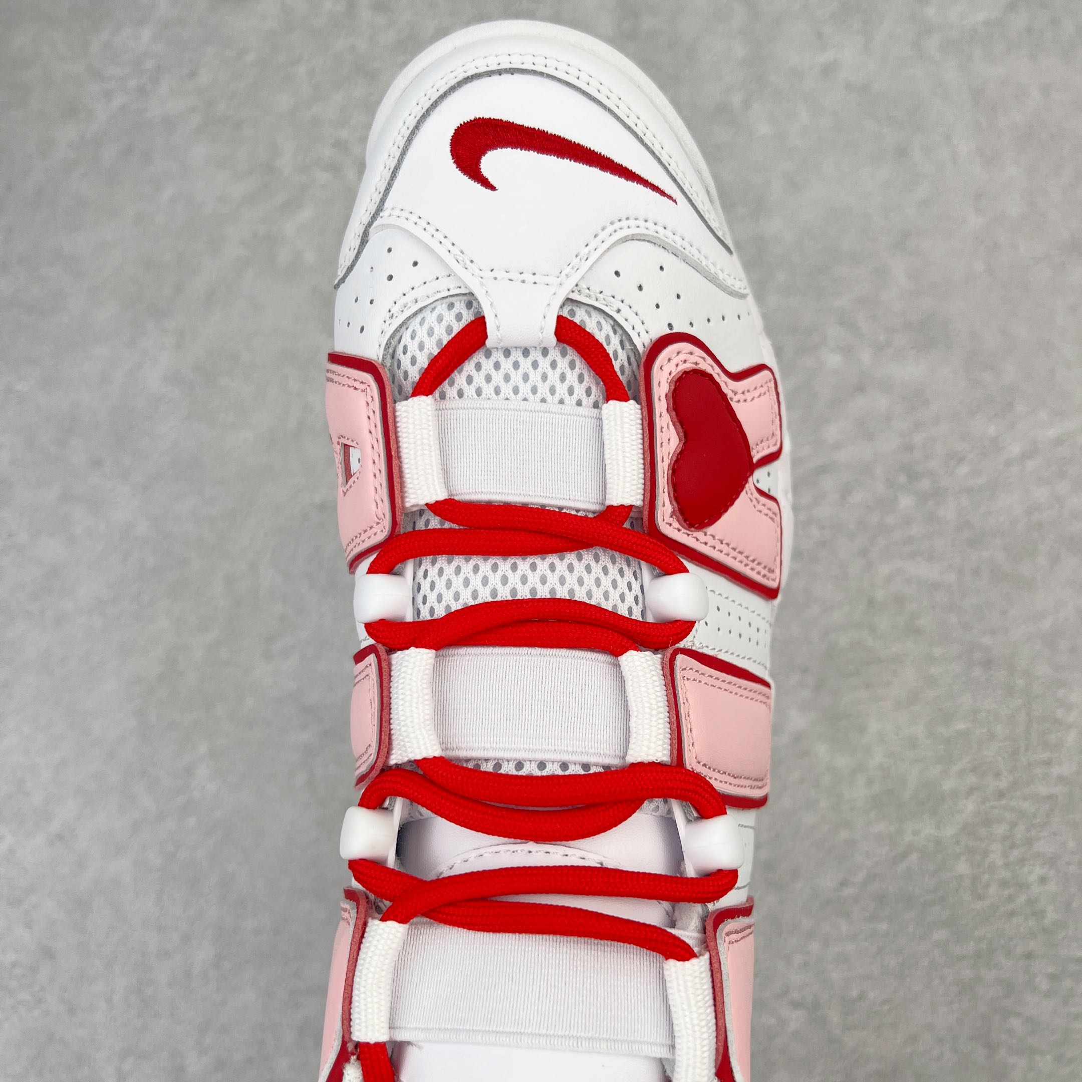 图片[4]-＃CK纯原福利 NK Air More Uptempo ’96 OG 皮蓬大AIR复古篮球鞋 以流行于街头的涂鸦文化为设计灵感 整体的设计风格夸张而充满魅力 厚实而充满质感的皮质鞋面两侧印刻了一对巨大的字母“AIR”独特炫酷的外观惊艳无比 尺码：36 36.5 37.5 38 38.5 39 40-选品中心