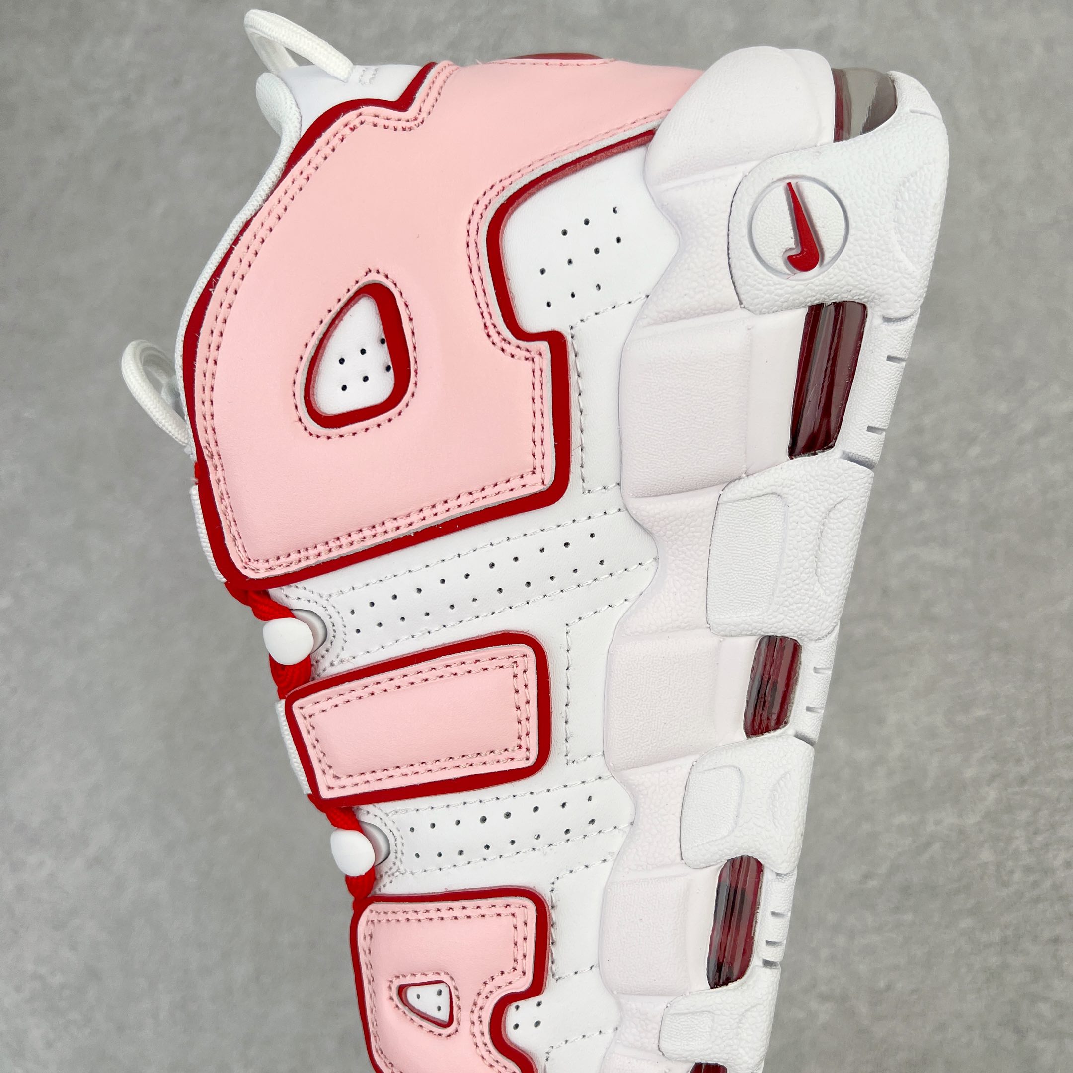 图片[7]-＃CK纯原福利 NK Air More Uptempo ’96 OG 皮蓬大AIR复古篮球鞋 以流行于街头的涂鸦文化为设计灵感 整体的设计风格夸张而充满魅力 厚实而充满质感的皮质鞋面两侧印刻了一对巨大的字母“AIR”独特炫酷的外观惊艳无比 尺码：36 36.5 37.5 38 38.5 39 40-选品中心